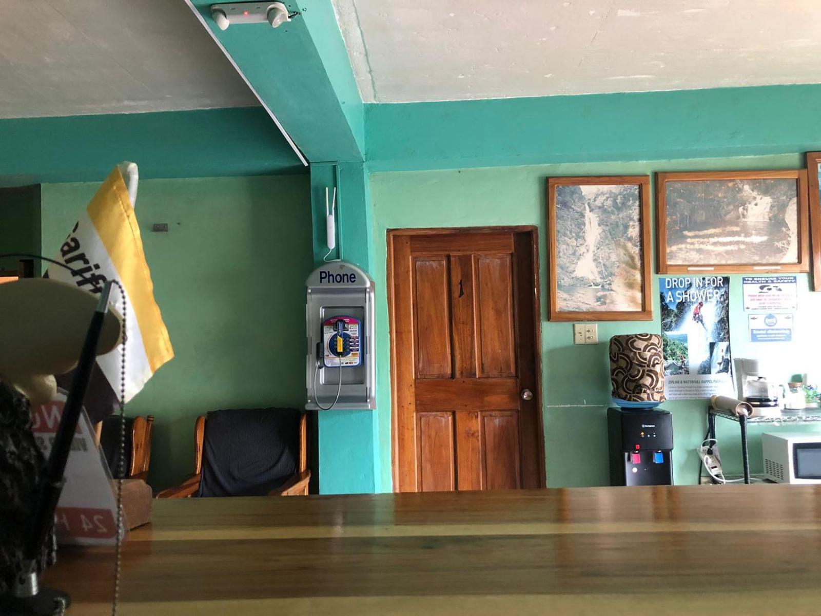 Chaleanor Hotel Dangriga Exterior foto
