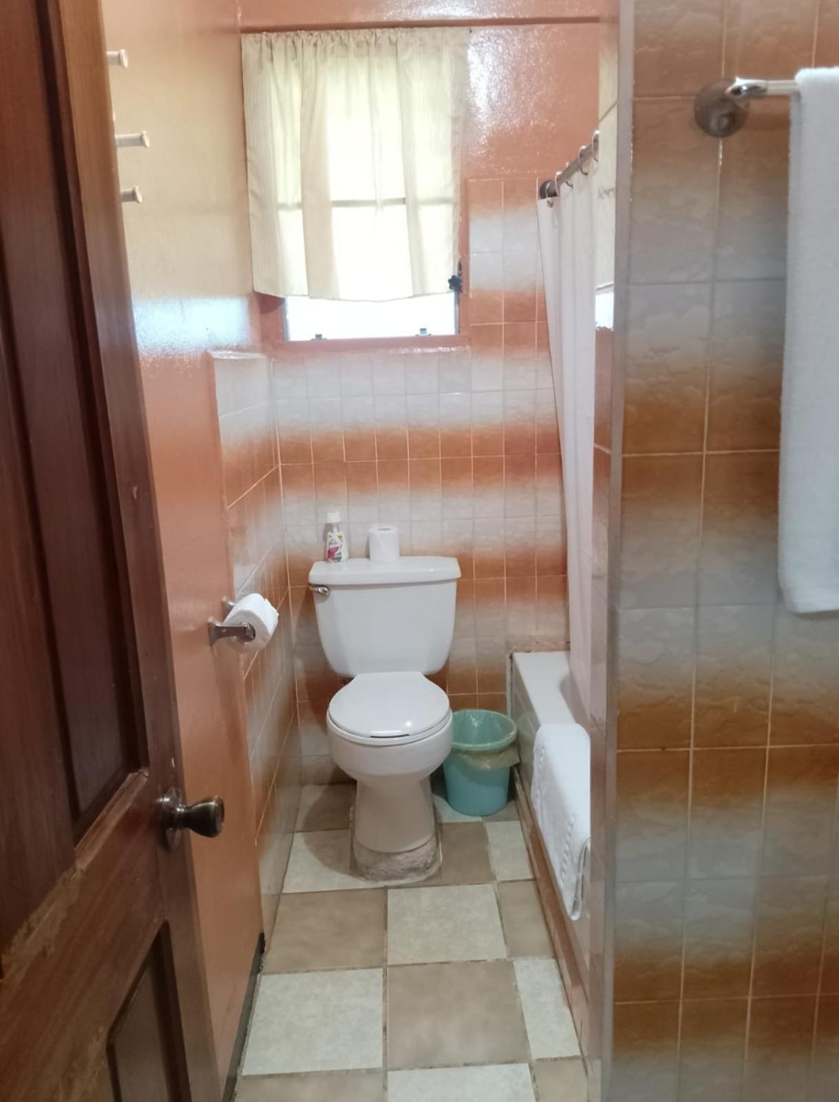 Chaleanor Hotel Dangriga Exterior foto