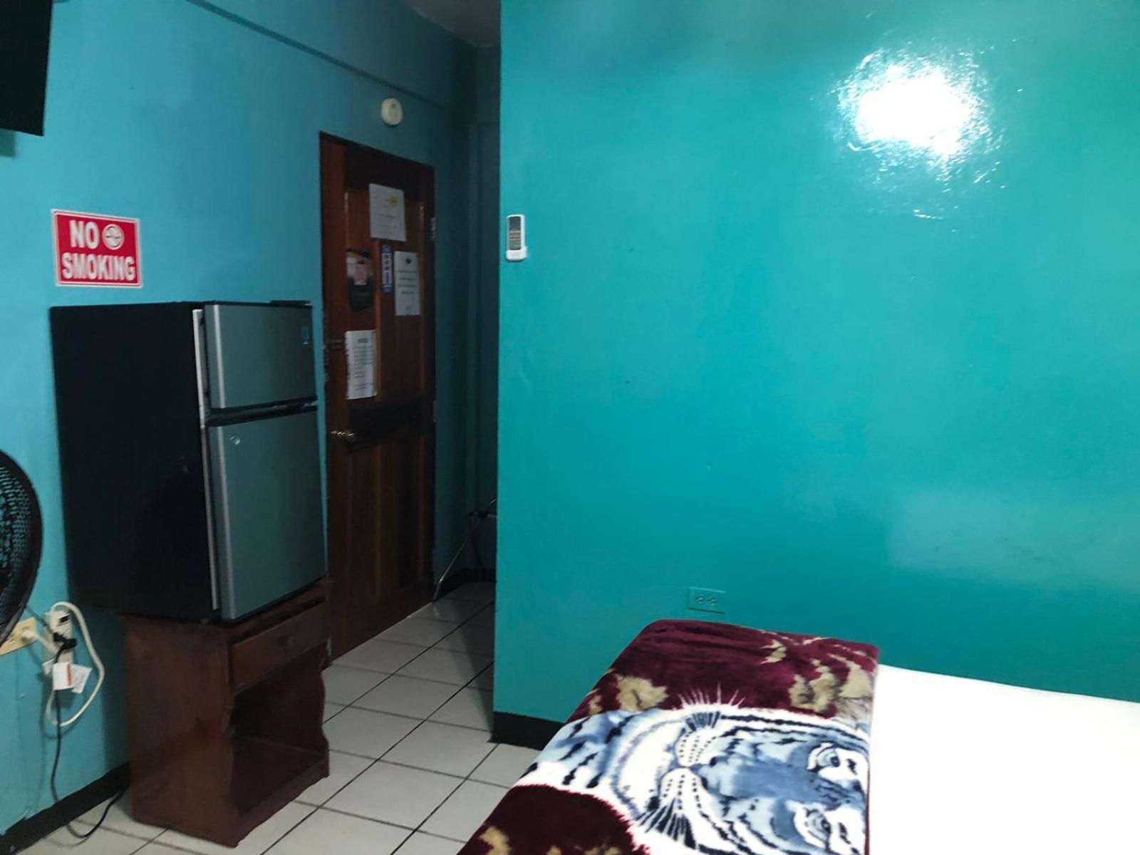 Chaleanor Hotel Dangriga Habitación foto