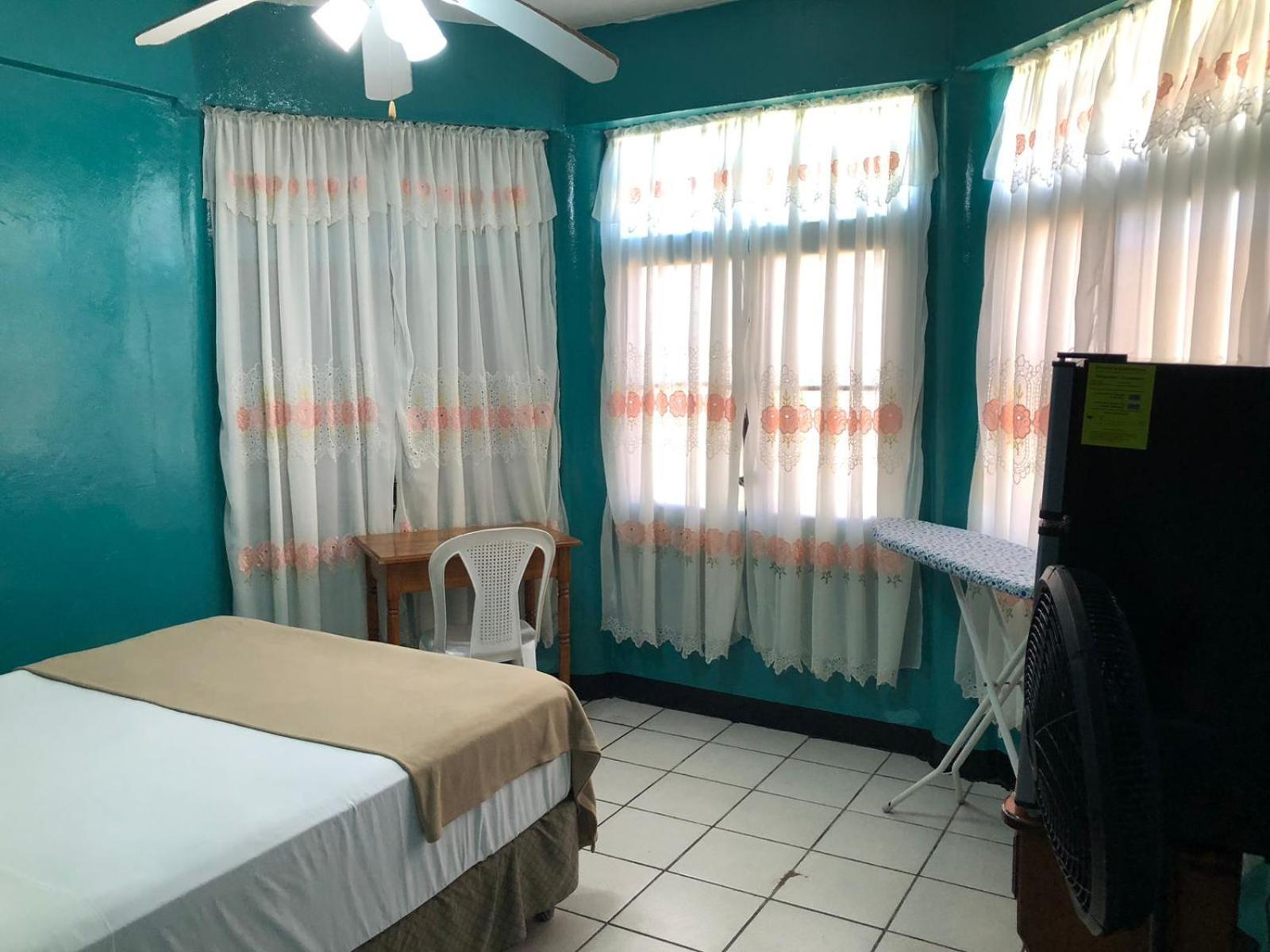 Chaleanor Hotel Dangriga Exterior foto