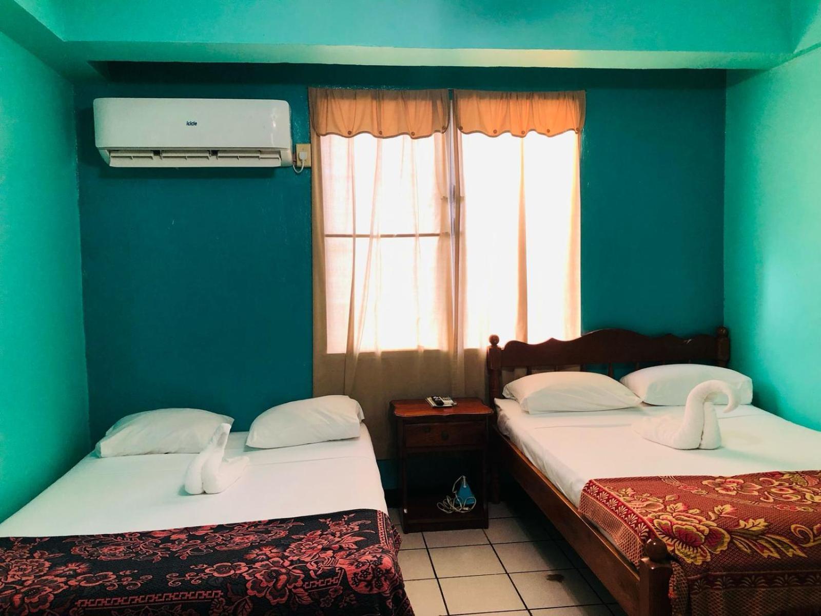 Chaleanor Hotel Dangriga Exterior foto