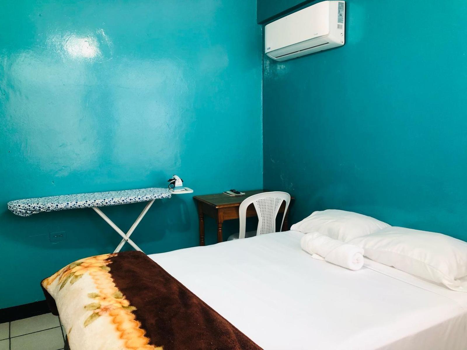 Chaleanor Hotel Dangriga Exterior foto