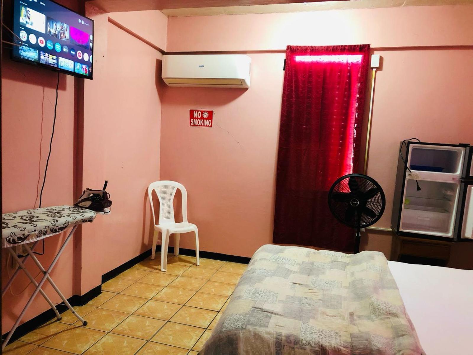 Chaleanor Hotel Dangriga Exterior foto